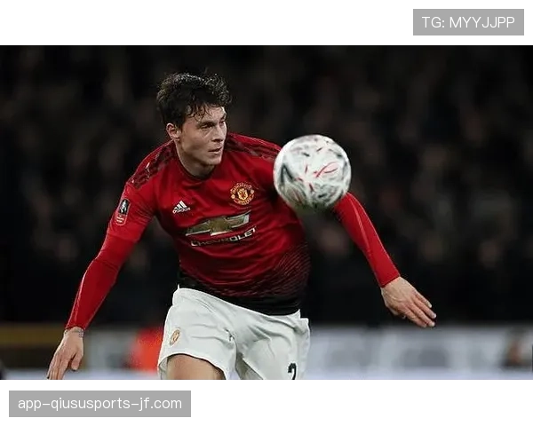 亚马尔如何在强强对话中通过边路突破压制顶级后卫并成为进攻核心