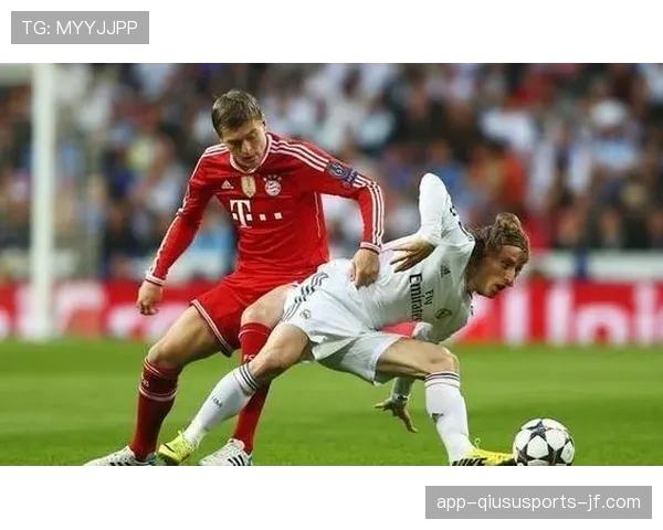 克罗斯直塞穿透力增强，如何驱动其本赛季中场策动作用跃升？