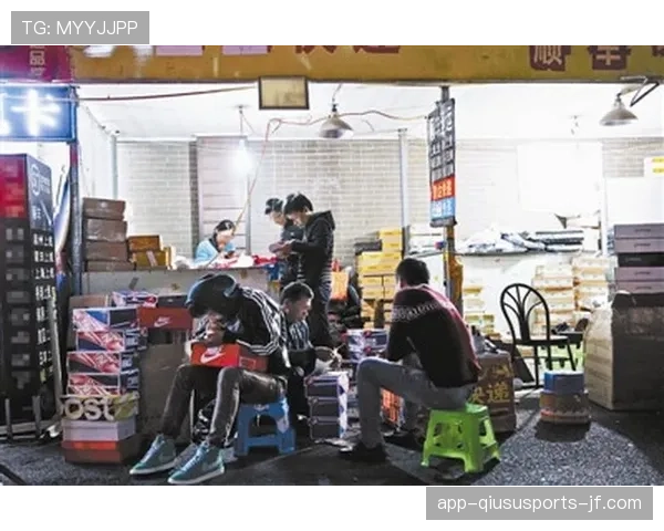 德约昨天穿运动鞋逛名牌店，服务员都懵了这阵仗谁能买得起？