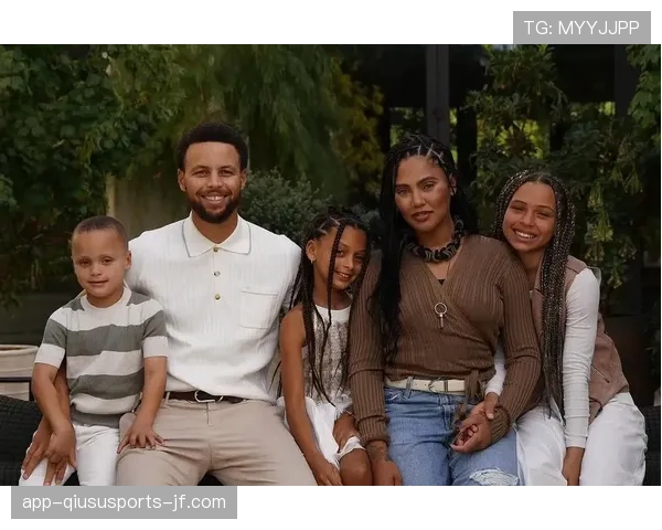 库里家冰箱里塞满蛋白粉，连女儿零食都要称重