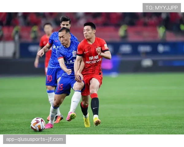 吴曦技术特点：攻守兼备中场核心，跑动覆盖广组织调度稳健